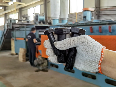 䓽Y(ji��)��(g��u)�øߏ�(qi��ng)�ȴ������^��˨�B�Ӹ�